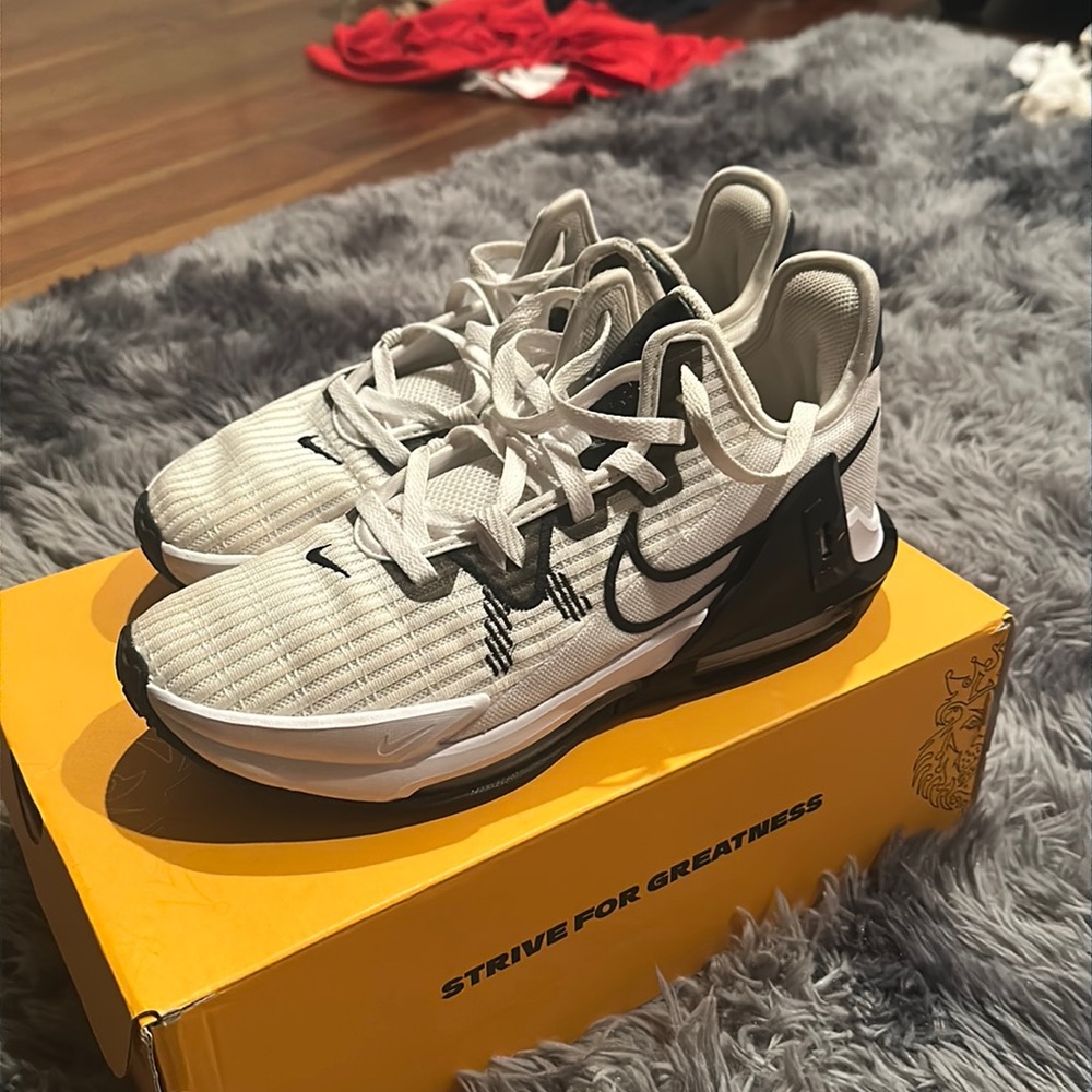 Black and white LeBron witness Nike basketball shoes size 8.5